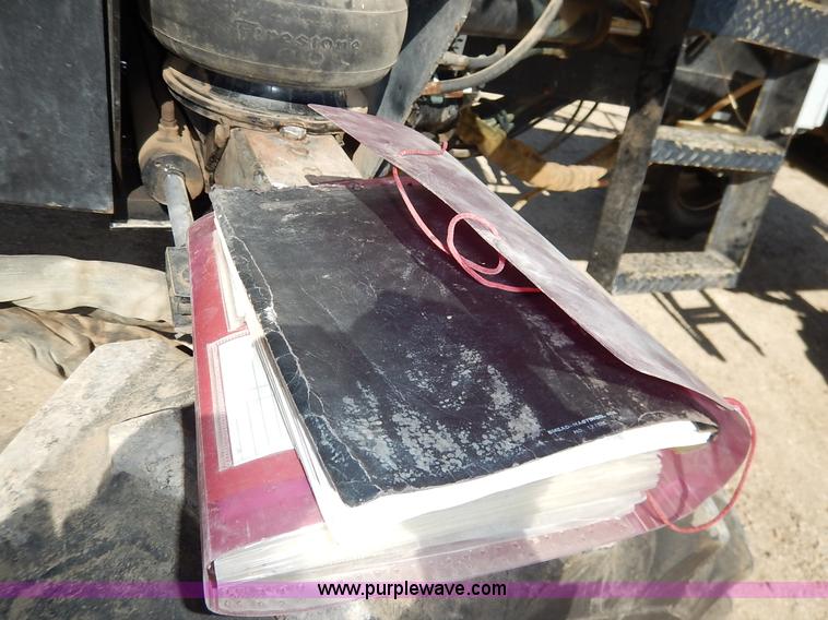 image for item I5095 1994 Wilmar 745 self-propelled sprayer