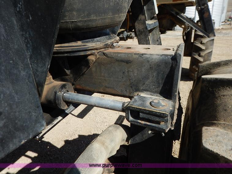 image for item I5095 1994 Wilmar 745 self-propelled sprayer