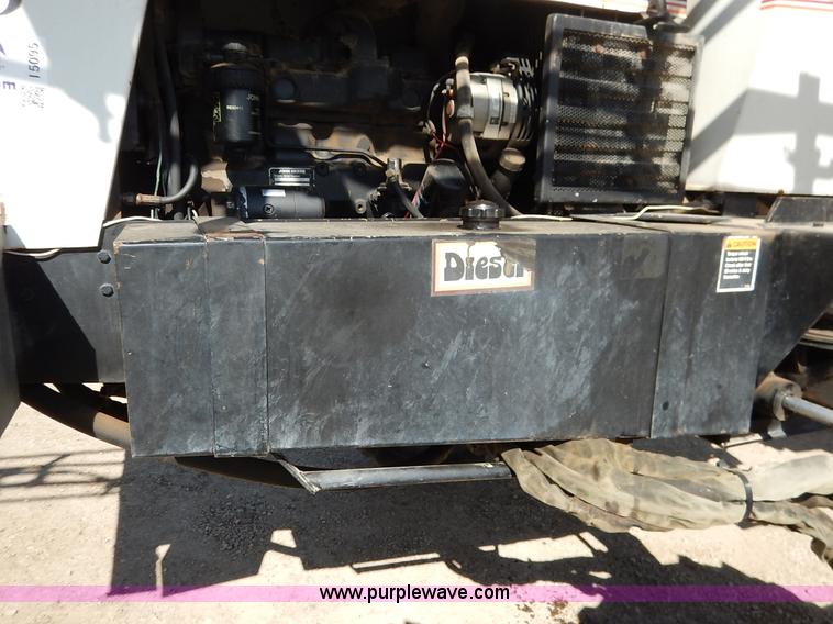 image for item I5095 1994 Wilmar 745 self-propelled sprayer