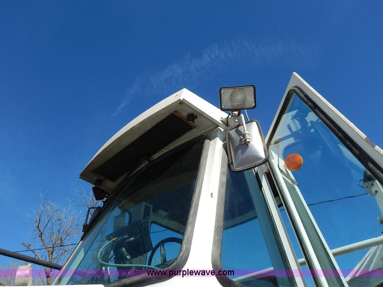 image for item I5095 1994 Wilmar 745 self-propelled sprayer