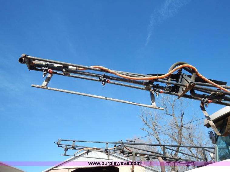 image for item I5095 1994 Wilmar 745 self-propelled sprayer