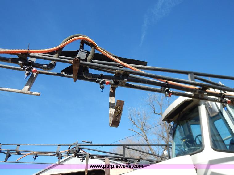 image for item I5095 1994 Wilmar 745 self-propelled sprayer