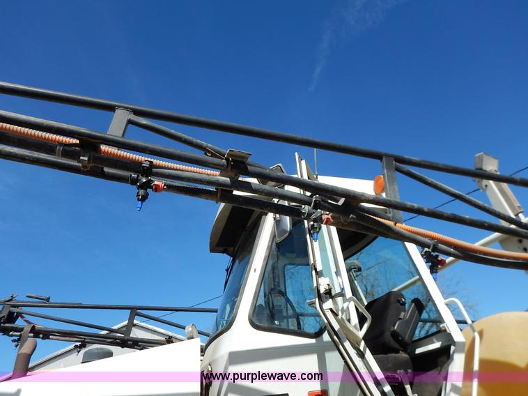 image for item I5095 1994 Wilmar 745 self-propelled sprayer