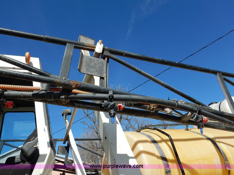 image for item I5095 1994 Wilmar 745 self-propelled sprayer