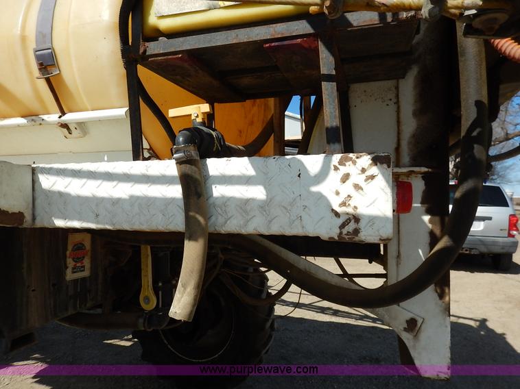 image for item I5095 1994 Wilmar 745 self-propelled sprayer