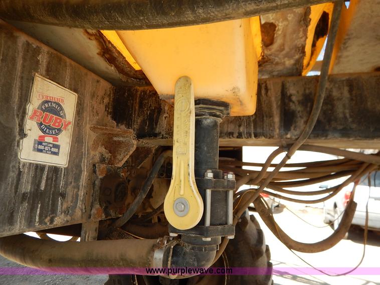 image for item I5095 1994 Wilmar 745 self-propelled sprayer