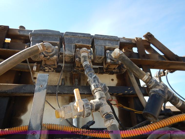 image for item I5095 1994 Wilmar 745 self-propelled sprayer