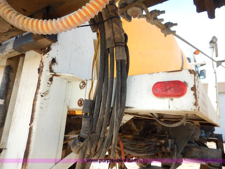 image for item I5095 1994 Wilmar 745 self-propelled sprayer