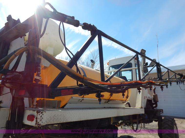 image for item I5095 1994 Wilmar 745 self-propelled sprayer