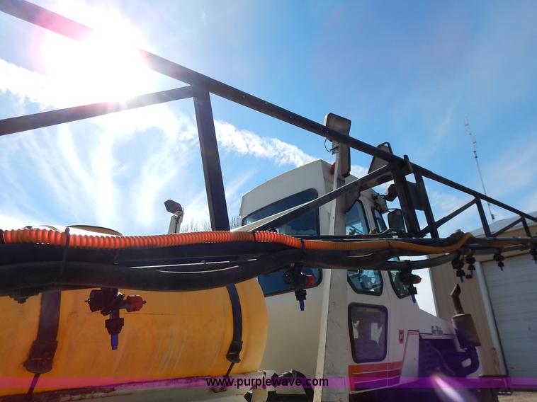 image for item I5095 1994 Wilmar 745 self-propelled sprayer