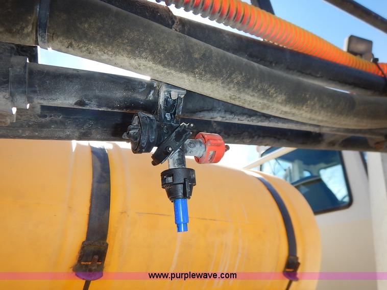 image for item I5095 1994 Wilmar 745 self-propelled sprayer