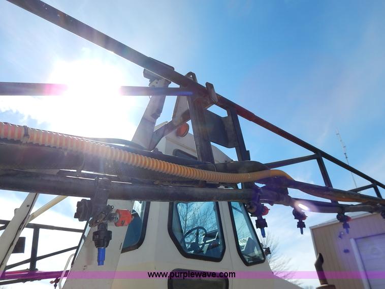 image for item I5095 1994 Wilmar 745 self-propelled sprayer