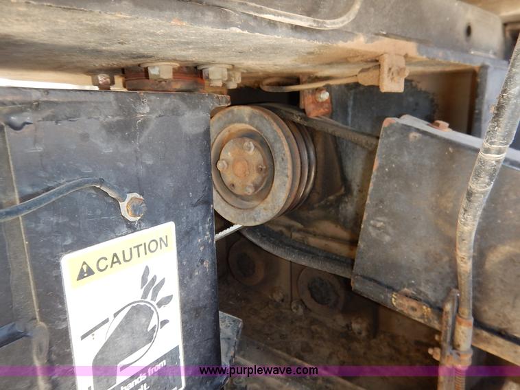 image for item I5095 1994 Wilmar 745 self-propelled sprayer