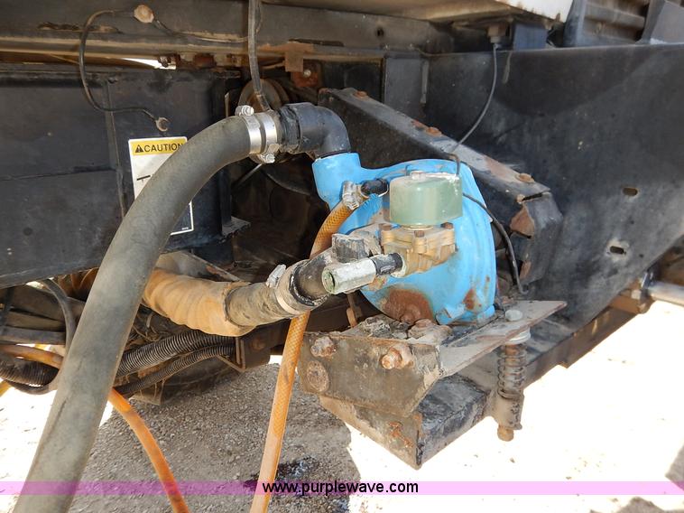 image for item I5095 1994 Wilmar 745 self-propelled sprayer