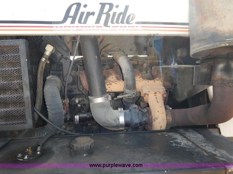 image for item I5095 1994 Wilmar 745 self-propelled sprayer