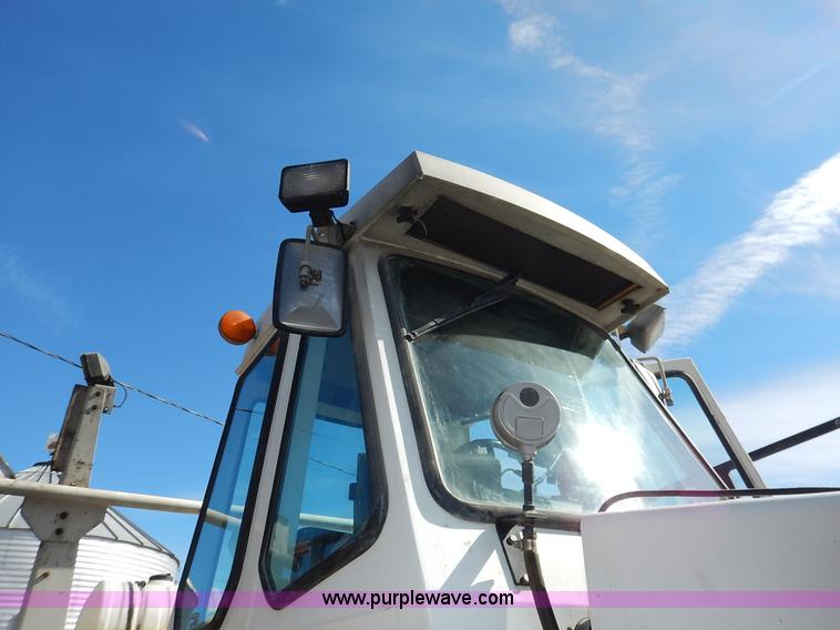 image for item I5095 1994 Wilmar 745 self-propelled sprayer