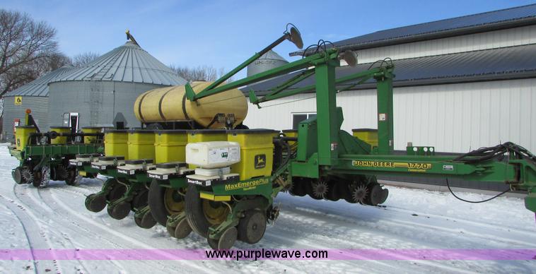 image for item I6596 1998 John Deere 1770 Conservation planter