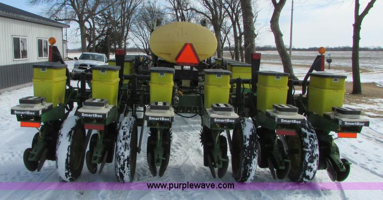 image for item I6596 1998 John Deere 1770 Conservation planter