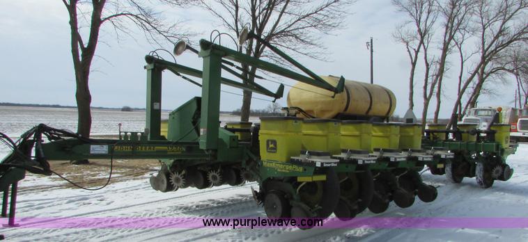 image for item I6596 1998 John Deere 1770 Conservation planter
