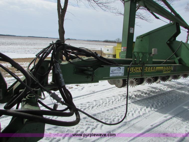 image for item I6596 1998 John Deere 1770 Conservation planter