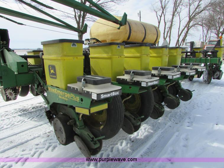 image for item I6596 1998 John Deere 1770 Conservation planter