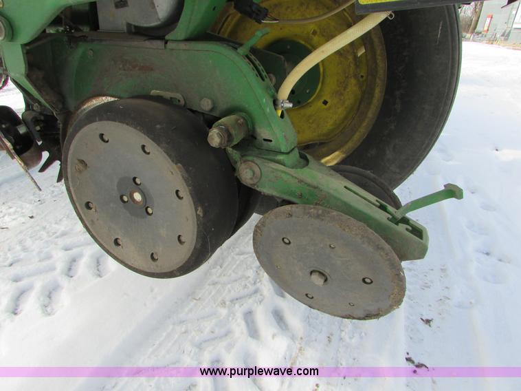 image for item I6596 1998 John Deere 1770 Conservation planter