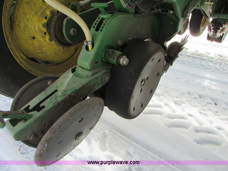 image for item I6596 1998 John Deere 1770 Conservation planter