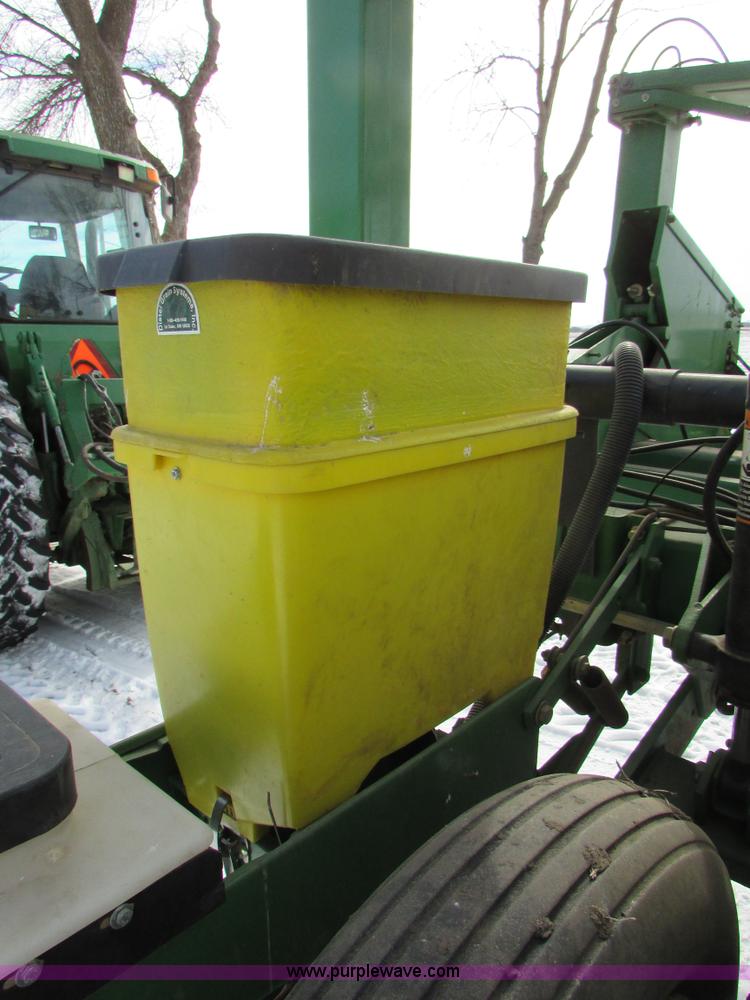 image for item I6596 1998 John Deere 1770 Conservation planter