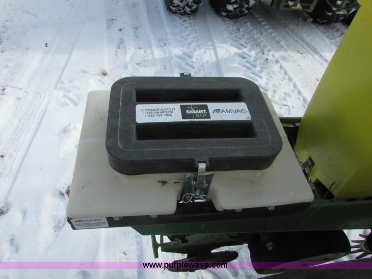 image for item I6596 1998 John Deere 1770 Conservation planter