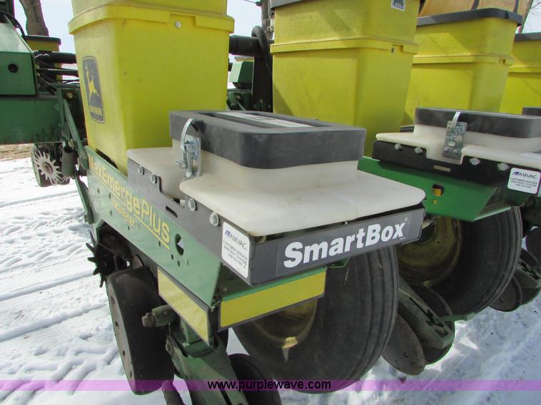 image for item I6596 1998 John Deere 1770 Conservation planter