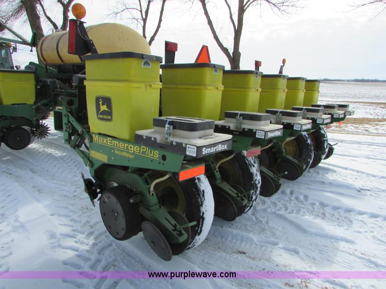 image for item I6596 1998 John Deere 1770 Conservation planter