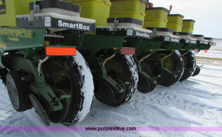 image for item I6596 1998 John Deere 1770 Conservation planter