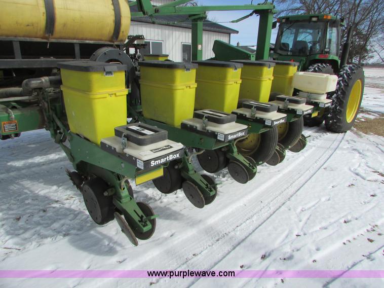 image for item I6596 1998 John Deere 1770 Conservation planter