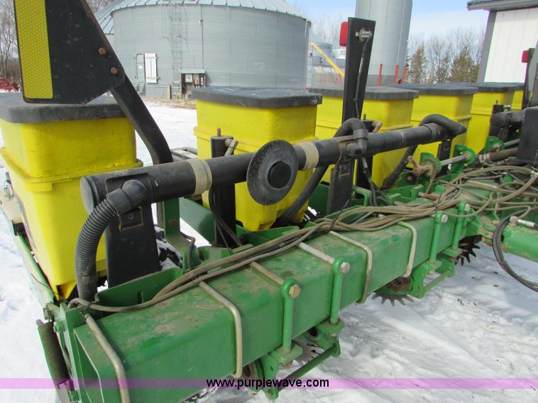image for item I6596 1998 John Deere 1770 Conservation planter