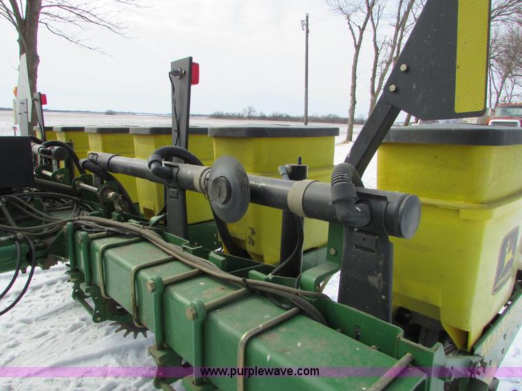 image for item I6596 1998 John Deere 1770 Conservation planter