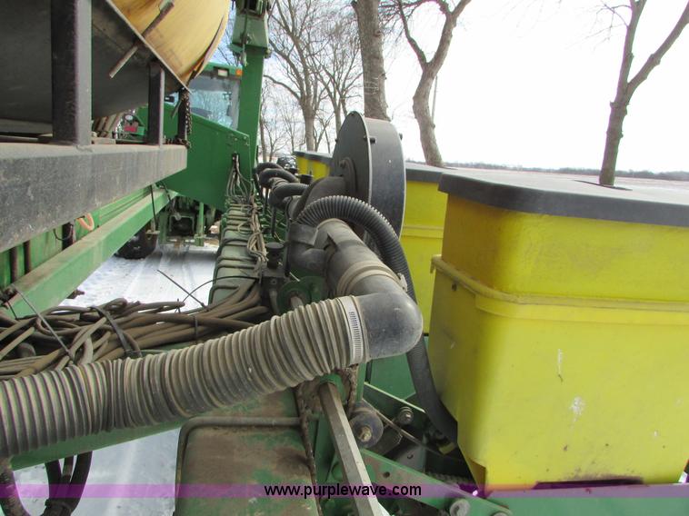 image for item I6596 1998 John Deere 1770 Conservation planter