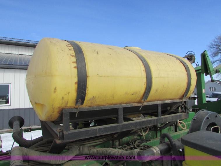 image for item I6596 1998 John Deere 1770 Conservation planter