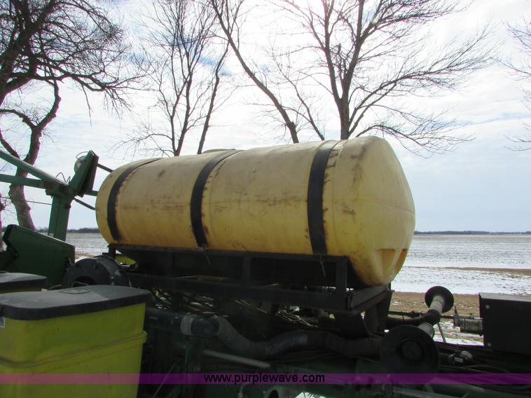 image for item I6596 1998 John Deere 1770 Conservation planter