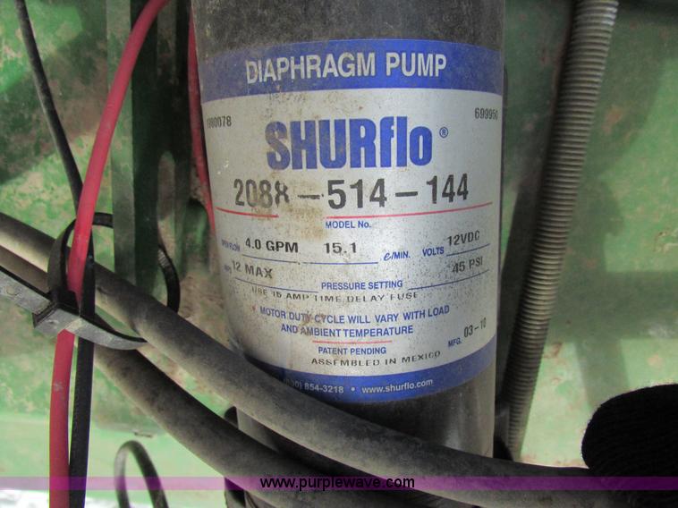 image for item I6596 1998 John Deere 1770 Conservation planter