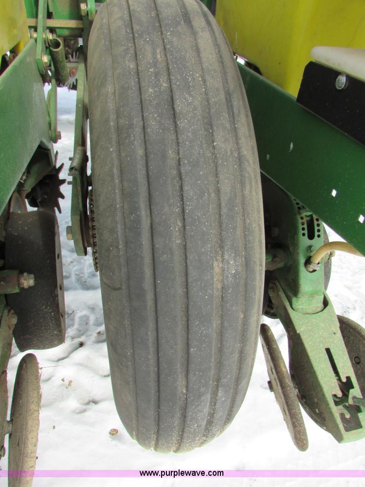 image for item I6596 1998 John Deere 1770 Conservation planter