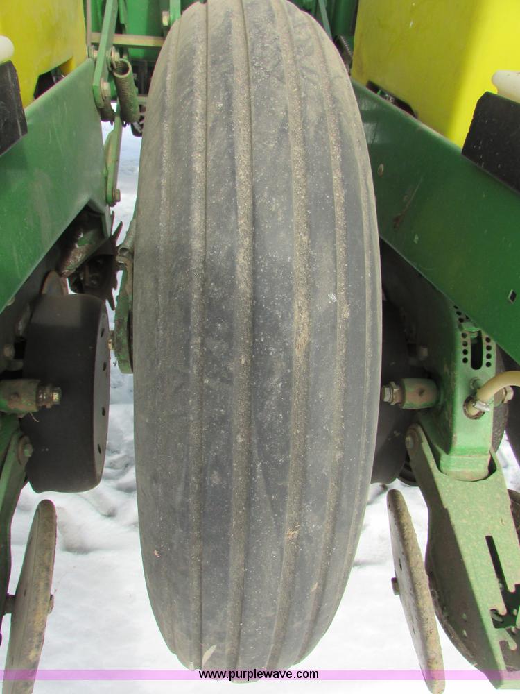 image for item I6596 1998 John Deere 1770 Conservation planter