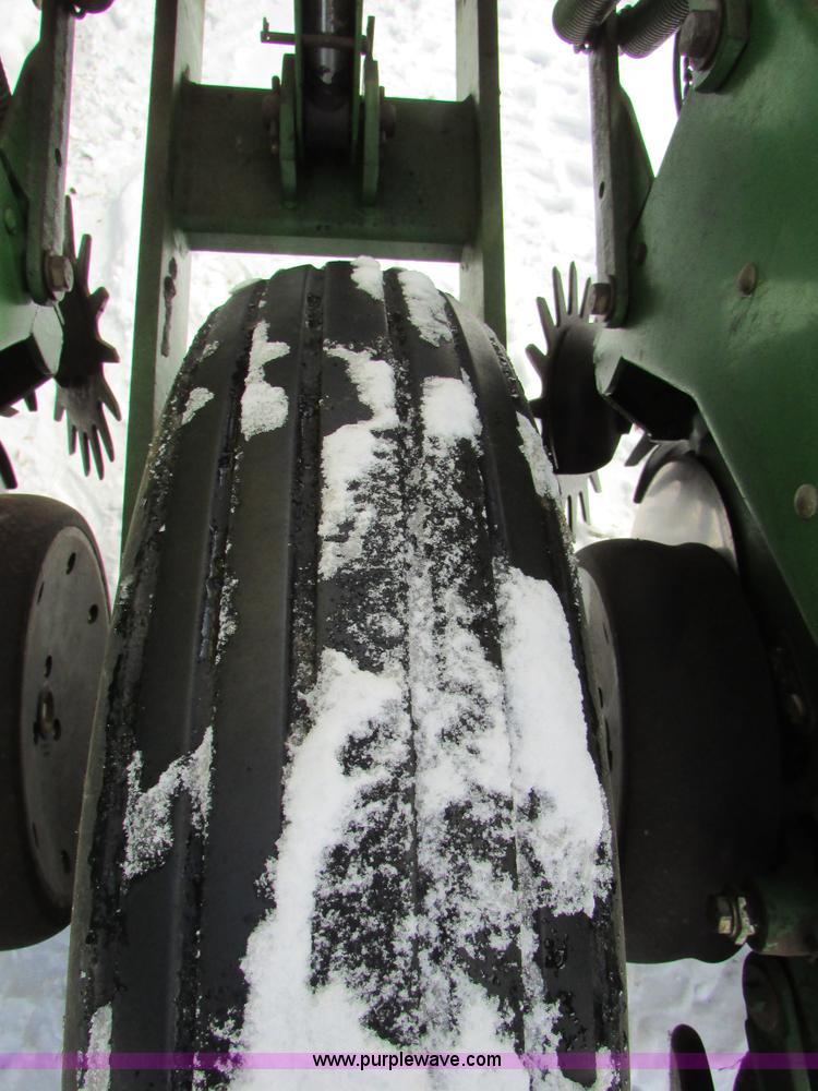 image for item I6596 1998 John Deere 1770 Conservation planter