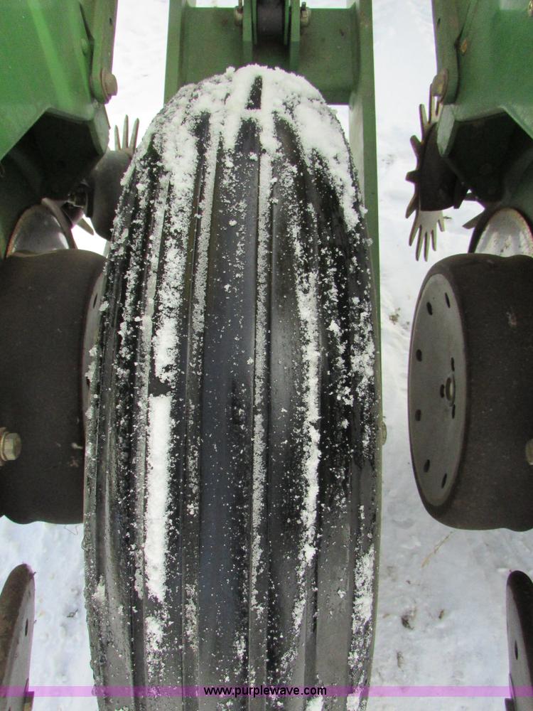 image for item I6596 1998 John Deere 1770 Conservation planter