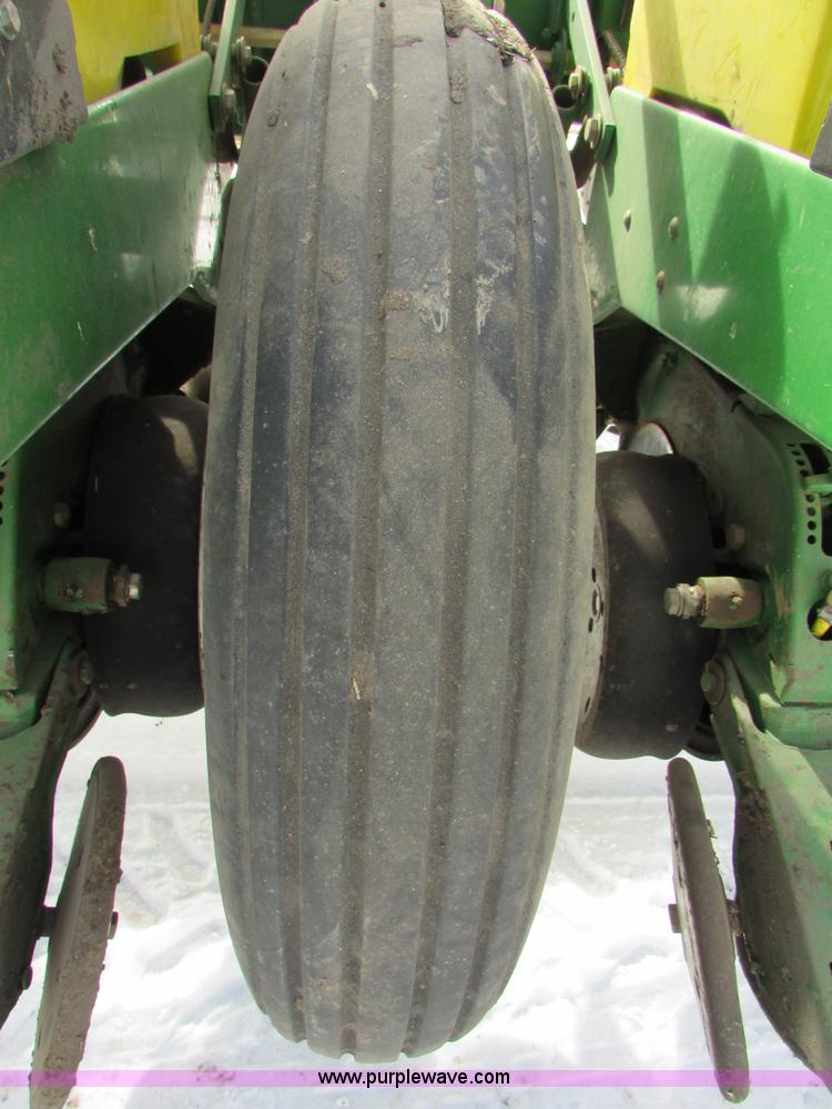 image for item I6596 1998 John Deere 1770 Conservation planter