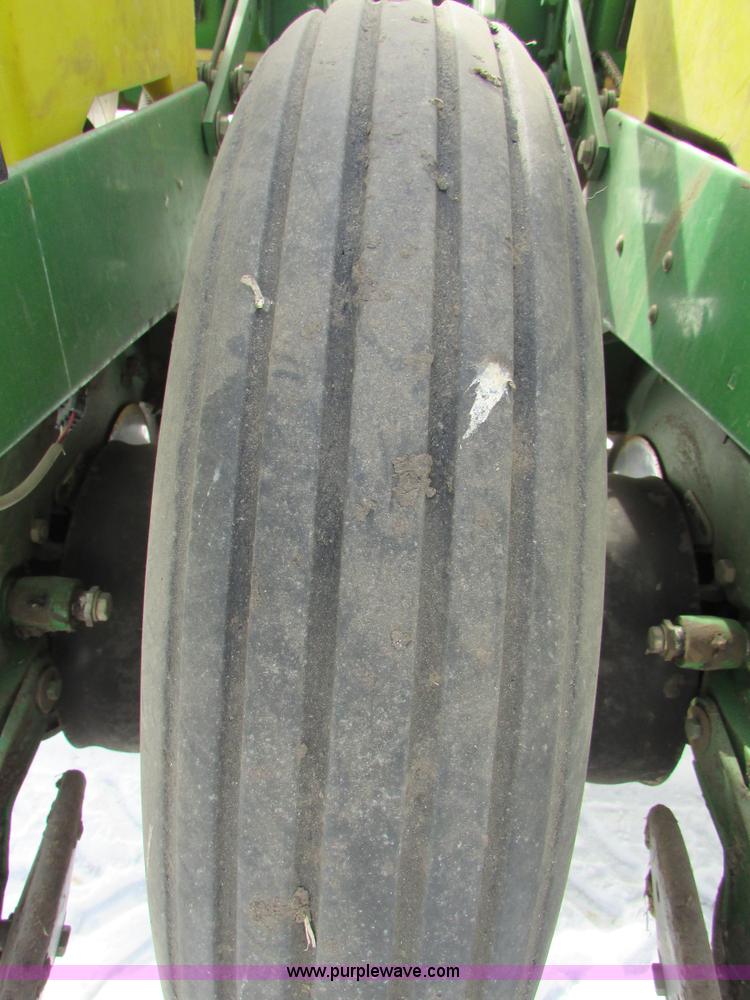 image for item I6596 1998 John Deere 1770 Conservation planter