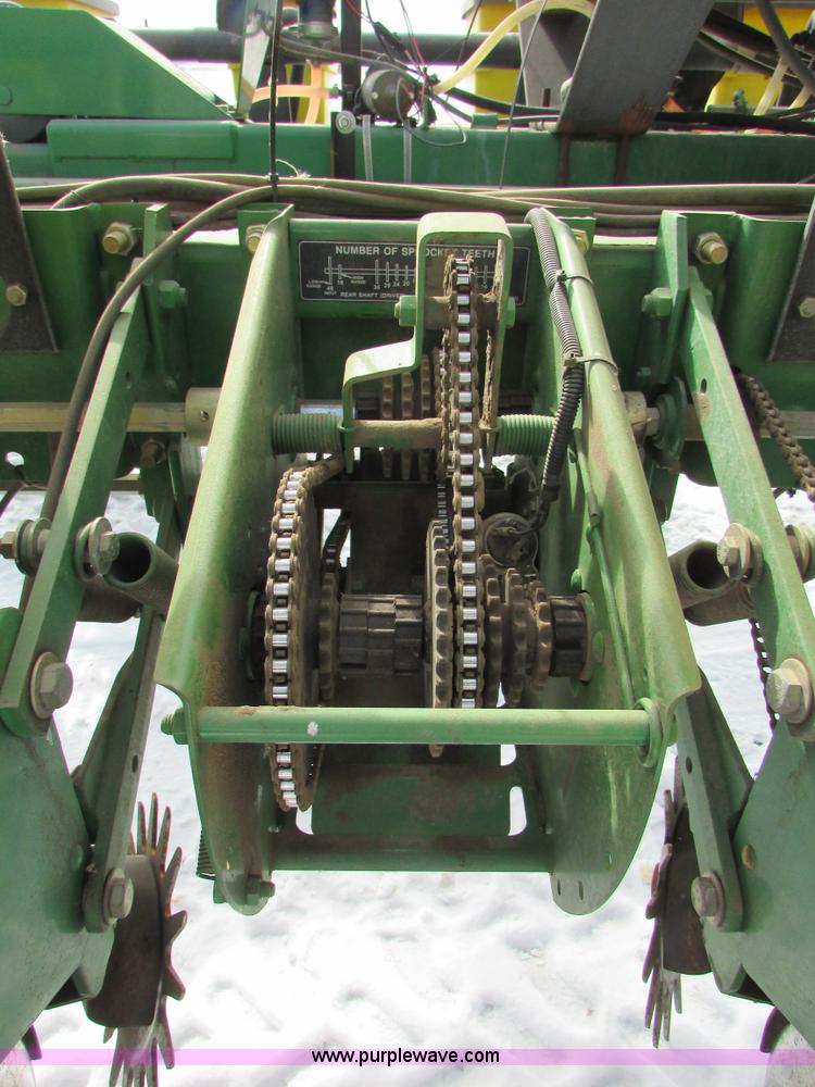 image for item I6596 1998 John Deere 1770 Conservation planter