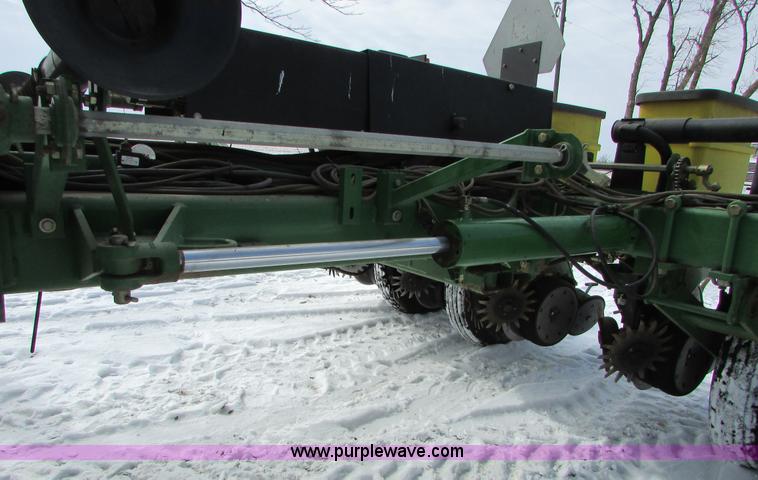 image for item I6596 1998 John Deere 1770 Conservation planter