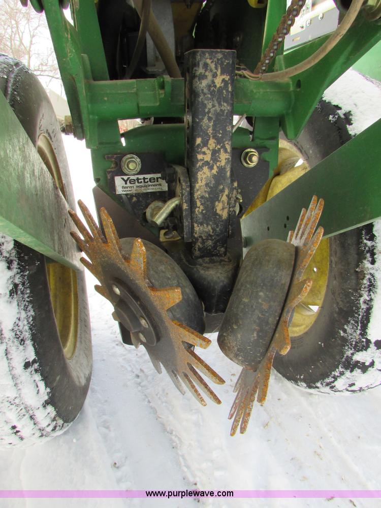 image for item I6596 1998 John Deere 1770 Conservation planter