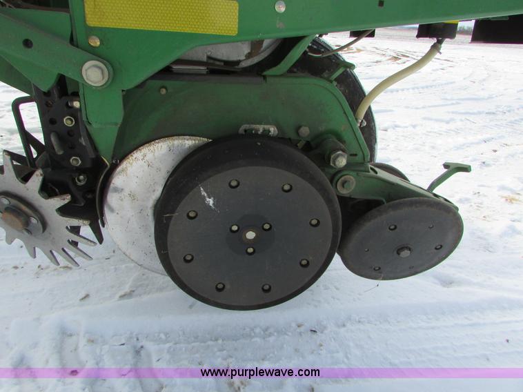 image for item I6596 1998 John Deere 1770 Conservation planter