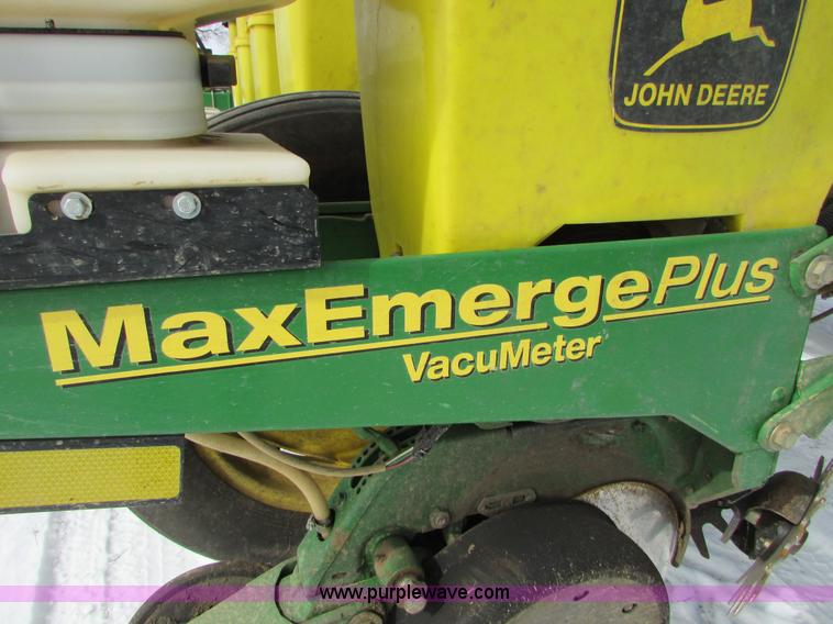 image for item I6596 1998 John Deere 1770 Conservation planter